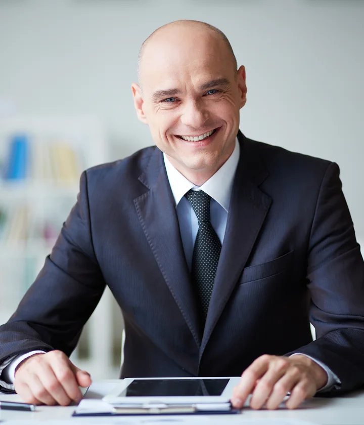 Aspirante a una plaza sonriendo